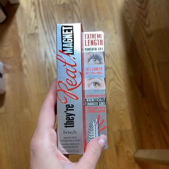 Benefit they’re real magnet lengthening mascara. NEW in box never opened. Black - Picture 5 of 5